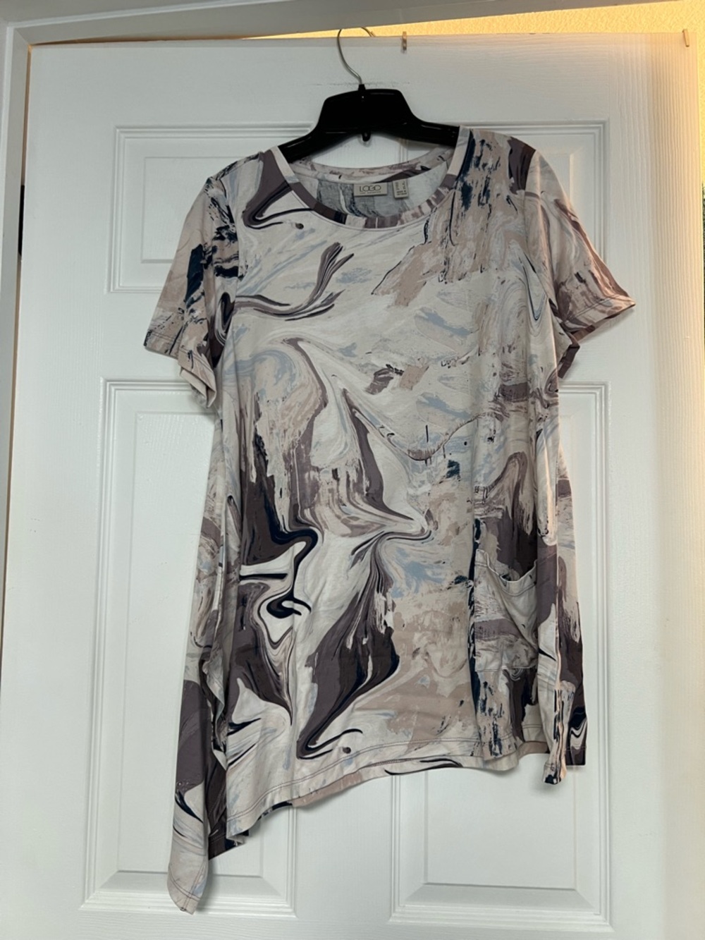 LOGO by Lori Goldstein EpicMarble-Print Short Sleeve Tee in Cream and Gray